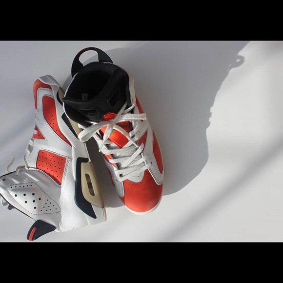 AIR JORDAN RETRO 6 GATORADE - Picture 2 of 6